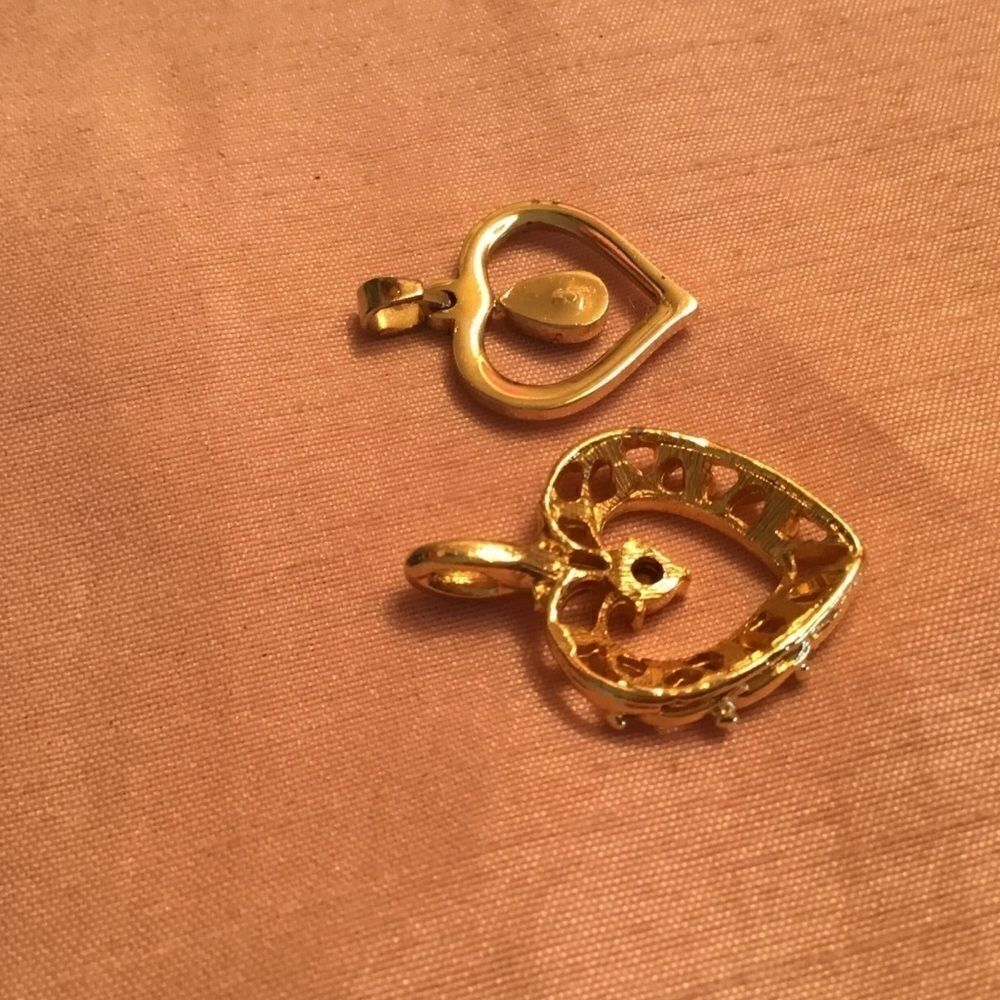 Two Goldtone Pendants - Picture 4 of 4